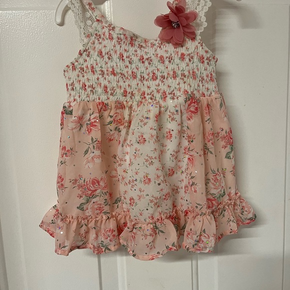 Little MISS Lace and sparkle. Size 4 - Picture 3 of 5